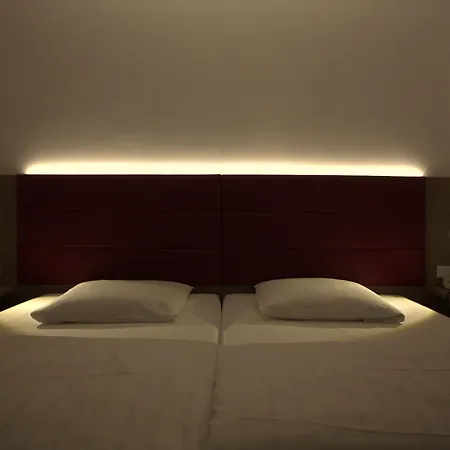 Airport Hotel Walldorf-3